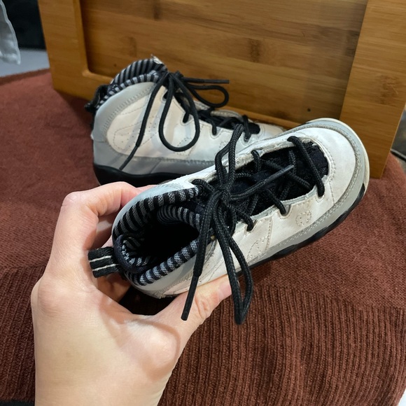 Nike Jordan 9 Retro “Baron” Toddler size 7 - Picture 3 of 9